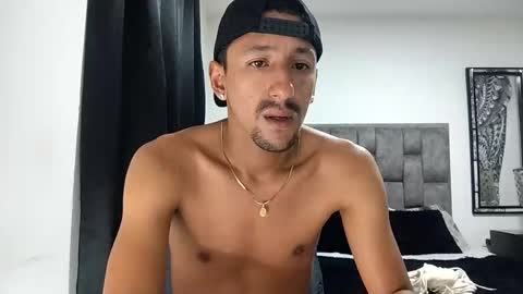 Snapshot of guykarim chatting on 12/18/25, 11:55 karim online show from 12/18/25, 11:55