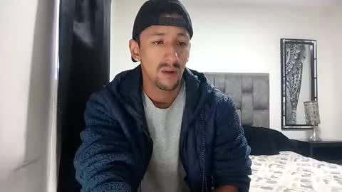 Snapshot of guykarim chatting on 01/17/26, 02:00 karim online show from 01/17/26, 02:00