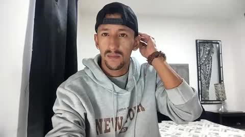 Snapshot of guykarim chatting on 01/19/26, 01:04 karim online show from 01/19/26, 01:04