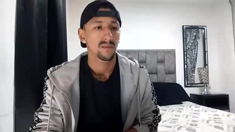 Snapshot of guykarim chatting on 02/05/26, 09:25 karim online show from 02/05/26, 09:25