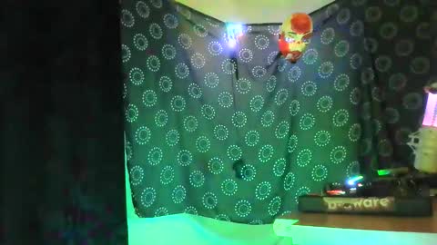 guyst049 online show from 10/27/25, 06:01