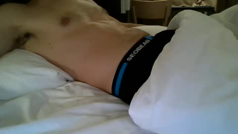 Snapshot of guywa chatting on 02/12/25, 07:55 Drake online show from 02/12/25, 07:55