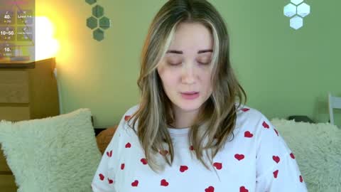 Snapshot of gwen_lady chatting on 01/04/25, 06:19 Sweety Kitty online show from 01/04/25, 06:19