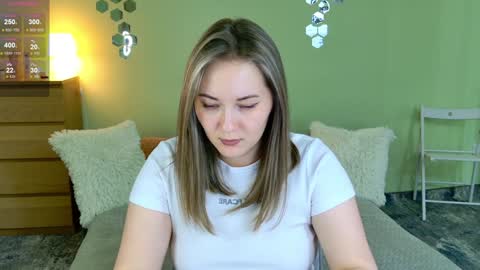 Snapshot of gwen_lady chatting on 01/09/25, 04:06 Sweety Kitty online show from 01/09/25, 04:06