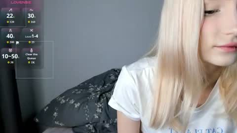 Snapshot of gwencase chatting on 06/22/26, 07:22 Gwan online show from 06/22/26, 07:22