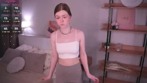 Snapshot of gwendatortoriello chatting on 05/02/26, 11:37 Hello everyone Im May online show from 05/02/26, 11:37
