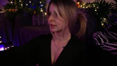 Snapshot of gwenhilton chatting on 02/21/25, 09:02 gwenhilton online show from 02/21/25, 09:02