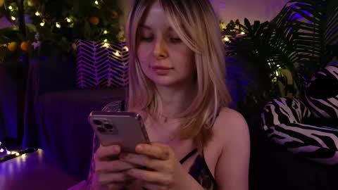 Snapshot of gwenhilton chatting on 02/22/25, 09:12 gwenhilton online show from 02/22/25, 09:12