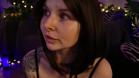 Snapshot of gwenhilton chatting on 03/11/25, 05:38 gwenhilton online show from 03/11/25, 05:38