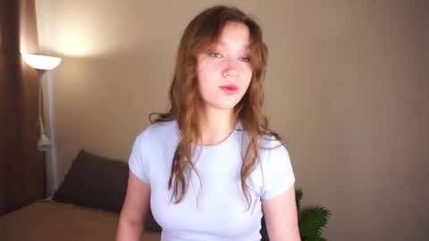 Snapshot of gwennielove chatting on 06/06/26, 05:23 Molly online show from 06/06/26, 05:23