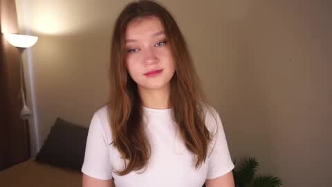 Snapshot of gwennielove chatting on 06/07/26, 05:33 Molly online show from 06/07/26, 05:33
