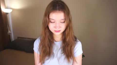Snapshot of gwennielove chatting on 06/10/26, 04:56 Molly online show from 06/10/26, 04:56