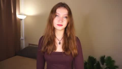 Snapshot of gwennielove chatting on 06/16/26, 04:26 Molly online show from 06/16/26, 04:26