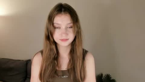 Snapshot of gwennielove chatting on 06/21/26, 07:00 Molly online show from 06/21/26, 07:00