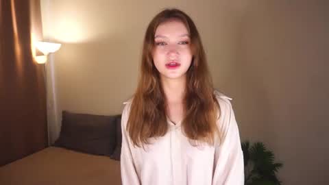 Snapshot of gwennielove chatting on 06/22/26, 05:26 Molly online show from 06/22/26, 05:26