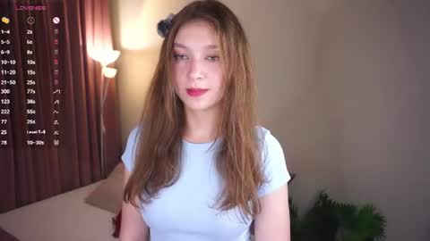 Snapshot of gwennielove chatting on 07/10/26, 05:15 Molly online show from 07/10/26, 05:15