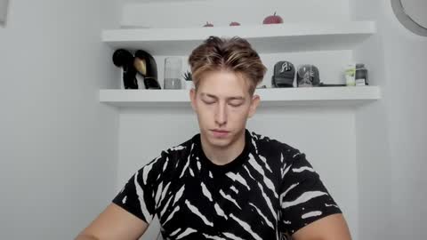 Snapshot of gym_alpha chatting on 12/01/24, 04:29 Oliver online show from 12/01/24, 04:29