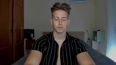 Snapshot of gym_alpha chatting on 02/16/25, 04:42 Oliver online show from 02/16/25, 04:42