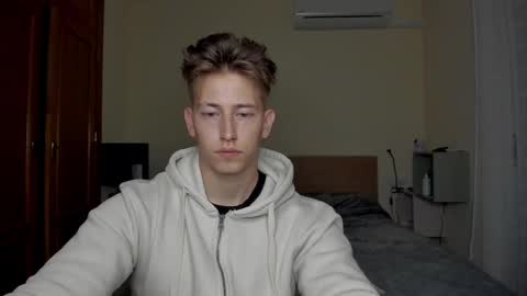 Snapshot of gym_alpha chatting on 02/17/25, 09:19 Oliver online show from 02/17/25, 09:19