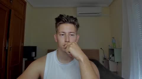 Snapshot of gym_alpha chatting on 02/27/25, 11:41 Oliver online show from 02/27/25, 11:41