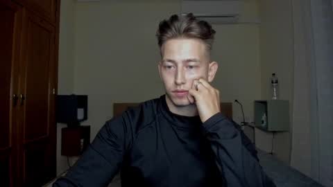 Snapshot of gym_alpha chatting on 02/28/25, 09:12 Oliver online show from 02/28/25, 09:12