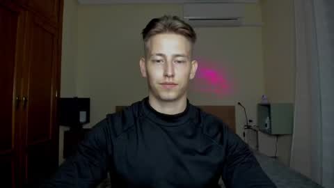 Snapshot of gym_alpha chatting on 03/01/25, 12:17 Oliver online show from 03/01/25, 12:17