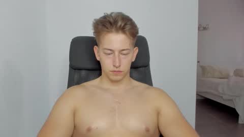 Snapshot of gym_alpha chatting on 10/04/25, 01:42 Oliver online show from 10/04/25, 01:42