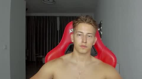 Snapshot of gym_alpha chatting on 10/20/25, 11:38 Oliver online show from 10/20/25, 11:38