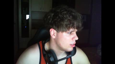 Snapshot of gymguy0505 chatting on 12/15/25, 11:09 gymguy0505 online show from 12/15/25, 11:09