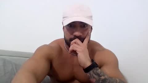 Snapshot of gymking999 chatting on 02/06/25, 01:32 gymking999 online show from 02/06/25, 01:32