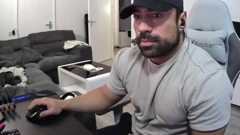 Snapshot of gymking999 chatting on 02/10/25, 11:15 gymking999 online show from 02/10/25, 11:15