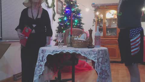 Snapshot of gypsybellathehotwife chatting on 12/25/24, 07:14 GypsyBella online show from 12/25/24, 07:14