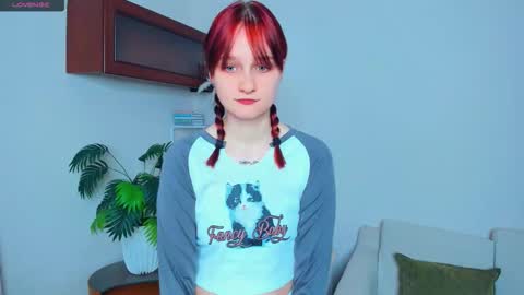 Kelly  Lilly online show from 11/08/25, 06:51