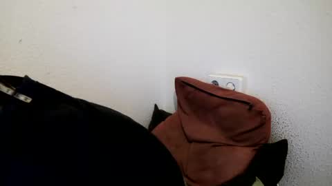 Snapshot of h1dden_reality chatting on 02/22/25, 12:27 h1dden_reality online show from 02/22/25, 12:27