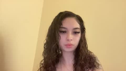 Snapshot of h3nnynlace chatting on 11/16/25, 07:25 h3nnynlace online show from 11/16/25, 07:25