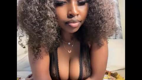 Snapshot of h_o_t_goddess chatting on 12/19/25, 04:30 h_o_t_goddess online show from 12/19/25, 04:30