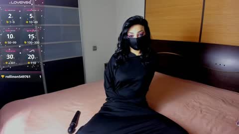 Snapshot of habibi_moon chatting on 01/06/25, 02:37 Linda online show from 01/06/25, 02:37
