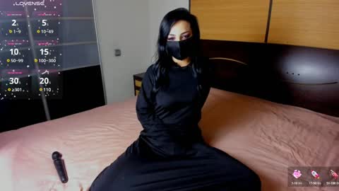 Snapshot of habibi_moon chatting on 01/06/25, 11:29 Linda online show from 01/06/25, 11:29