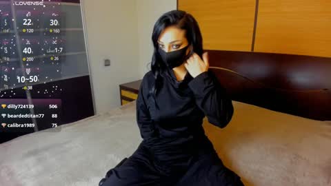 Snapshot of habibi_moon chatting on 01/22/25, 05:16 Linda online show from 01/22/25, 05:16
