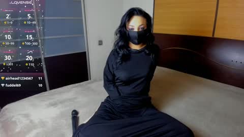 Snapshot of habibi_moon chatting on 02/08/25, 02:15 Linda online show from 02/08/25, 02:15