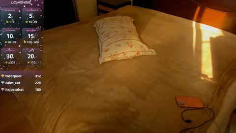 Snapshot of habibi_moon chatting on 02/08/25, 05:18 Linda online show from 02/08/25, 05:18