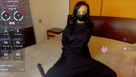 Snapshot of habibi_moon chatting on 02/14/25, 05:19 Linda online show from 02/14/25, 05:19