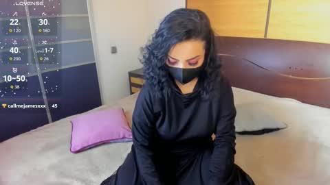 Snapshot of habibi_moon chatting on 09/13/25, 02:55 Linda online show from 09/13/25, 02:55