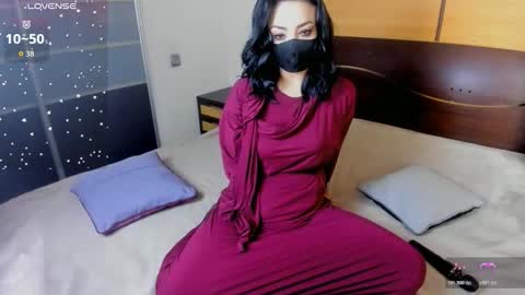 Snapshot of habibi_moon chatting on 11/08/25, 02:56 Linda online show from 11/08/25, 02:56