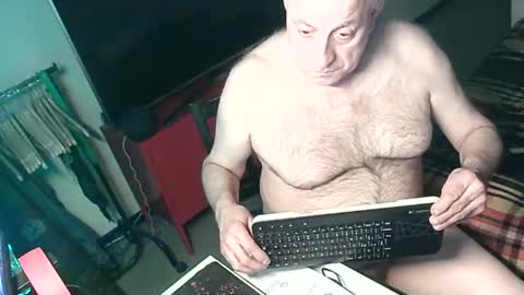 Snapshot of hacknoob62 chatting on 11/13/25, 07:35 hacknoob62 online show from 11/13/25, 07:35