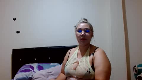 Snapshot of hader_wild21 chatting on 12/18/25, 01:44 hader_wild21 online show from 12/18/25, 01:44