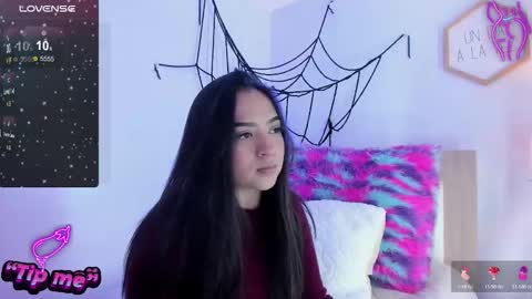 Hadid online show from 10/30/25, 08:09