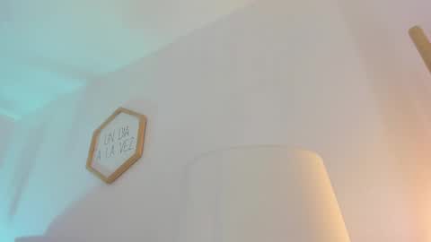 Hadid online show from 11/25/25, 09:26