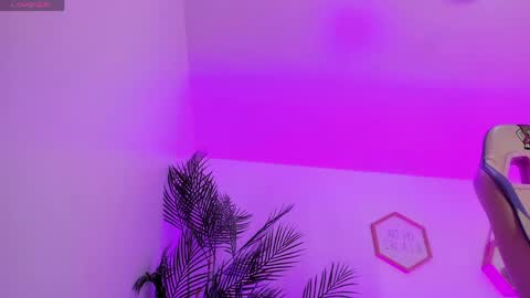 Hadid online show from 05/30/26, 04:59
