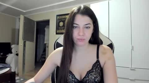 Snapshot of hailey_beauty chatting on 11/21/25, 05:22 Sk pe Anya388109 online show from 11/21/25, 05:22